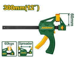 Colliers de serrage rapides 12"Taille de la pince : 60x300mm Corps en plastique dur Barre finie noire Tampons doux non marquants Emballé par étiquette JADEVER JDCP4312